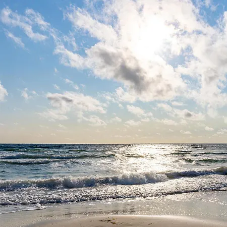 Strandliebe In Scharbeutz, Stilvolle Ferienwohnung, 150m Zum Strand! Sonnenbalkon, Ruhig Gelegen, Kostenfreier Parkplatz, Fahrstuhl Scharbeutz