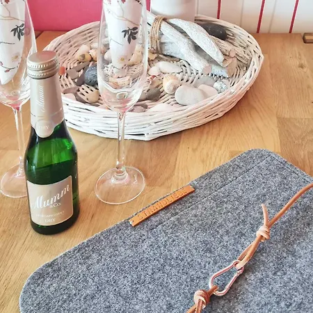 Apartmán Strandliebe In Scharbeutz, Stilvolle Ferienwohnung, 150m Zum Strand! Sonnenbalkon, Ruhig Gelegen, Kostenfreier Parkplatz, Fahrstuhl *