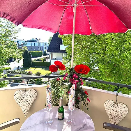 Strandliebe In Scharbeutz, Stilvolle Ferienwohnung, 150m Zum Strand! Sonnenbalkon, Ruhig Gelegen, Kostenfreier Parkplatz, Fahrstuhl *