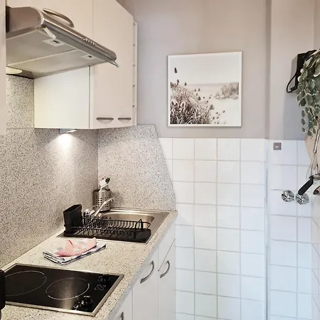 Strandliebe In Scharbeutz, Stilvolle Ferienwohnung, 150m Zum Strand! Sonnenbalkon, Ruhig Gelegen, Kostenfreier Parkplatz, Fahrstuhl *