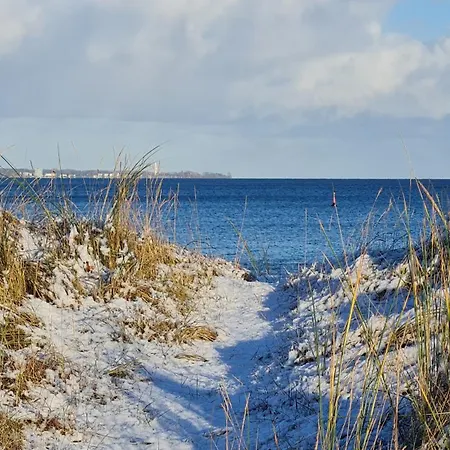 Apartmán Strandliebe In Scharbeutz, Stilvolle Ferienwohnung, 150m Zum Strand! Sonnenbalkon, Ruhig Gelegen, Kostenfreier Parkplatz, Fahrstuhl