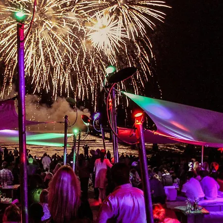 Strandliebe In Scharbeutz, Stilvolle Ferienwohnung, 150m Zum Strand! Sonnenbalkon, Ruhig Gelegen, Kostenfreier Parkplatz, Fahrstuhl Apartmán