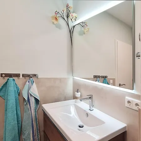 Appartement Strandliebe In Scharbeutz, 150m Zum Strand! Sonnenbalkon, Ruhig Gelegen, Kostenfreier Parkplatz, Fahrstuhl *